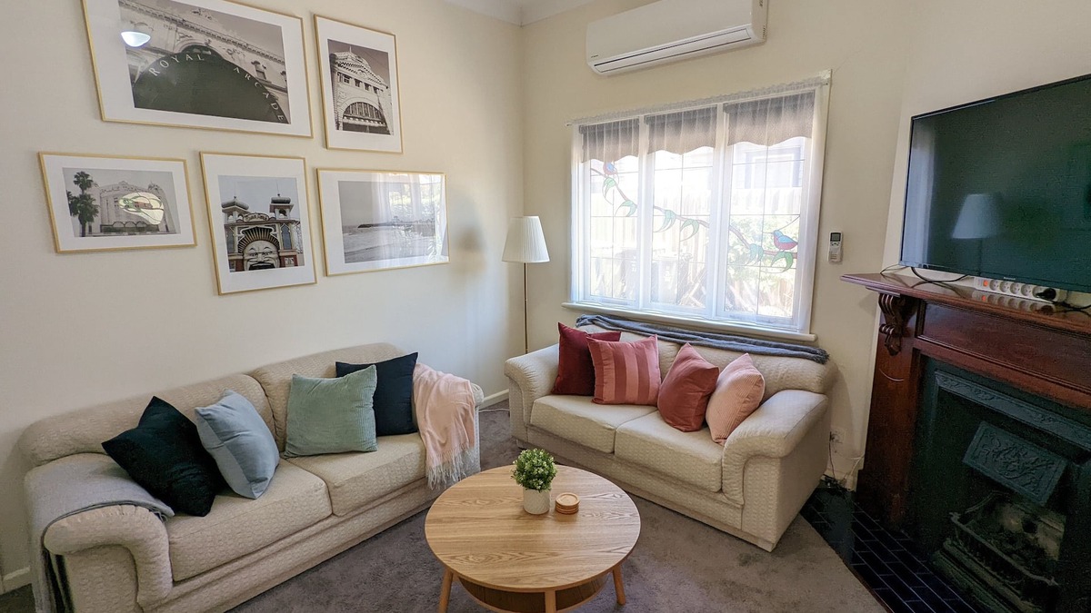 Newport House | Newport Leadlight Haven - 2 Bed, 2 Bath