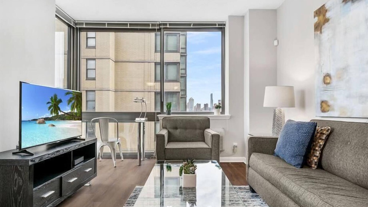 Hudson Exchange Apartment | Newport PATH 2 BR | Club room with billiards
