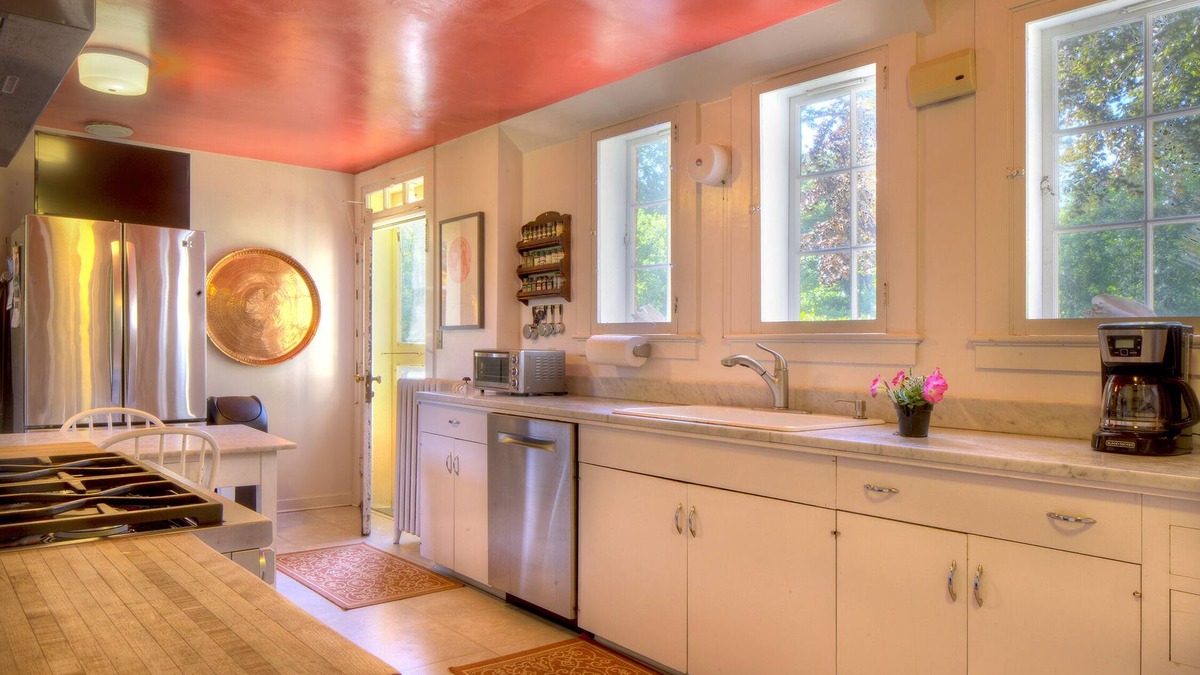 Ocean Drive House | Newport - Private Family Estate on 2 1/2 acres with Beach Rights