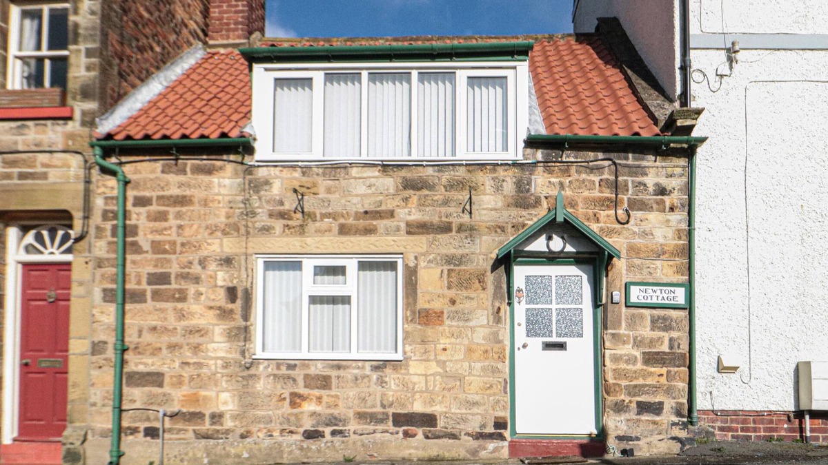 Fylingthorpe House | NEWTON COTTAGE, pet friendly, country holiday cottage in Fylingthorpe