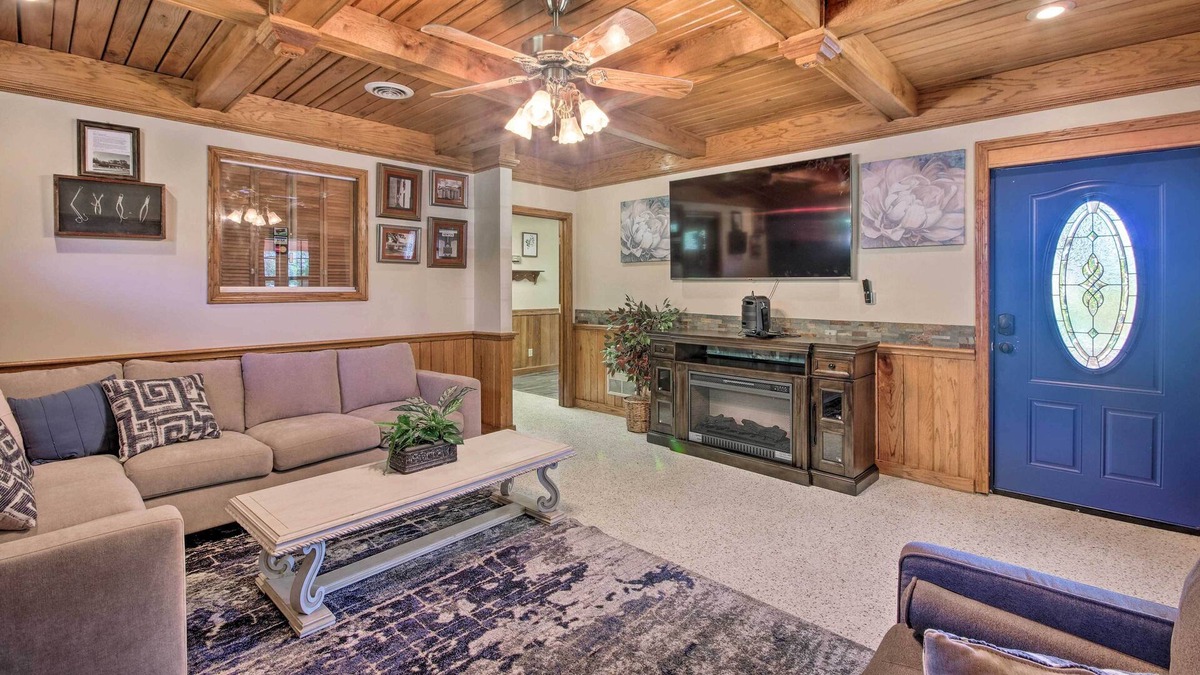Newton House | Newton Home Away From Home in Rural Setting!