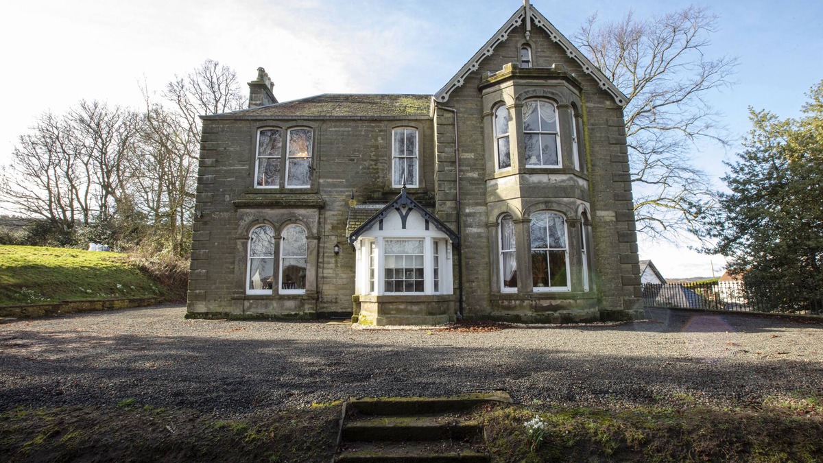 Cupar House | Newton Manor House - Luxury Retreat Sleeps 13