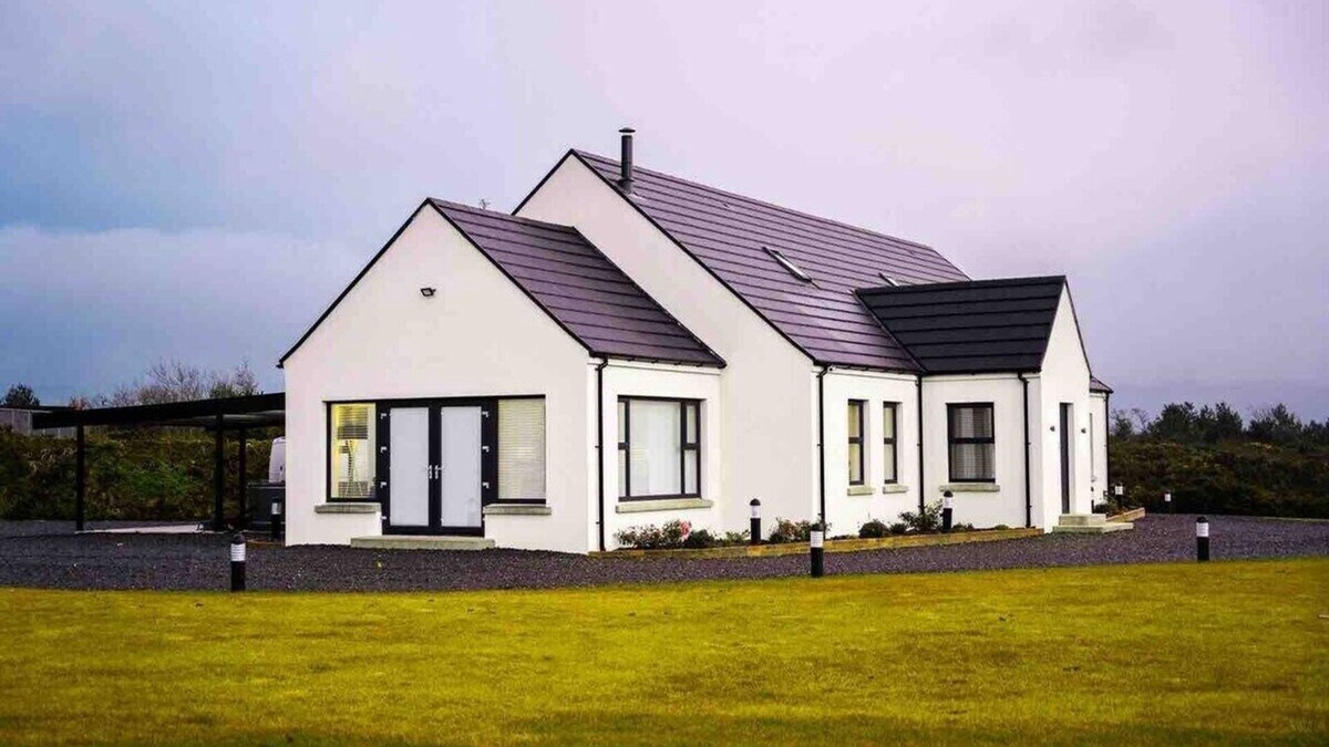 Newry House | Newtown House, with Hot Tub and Bar