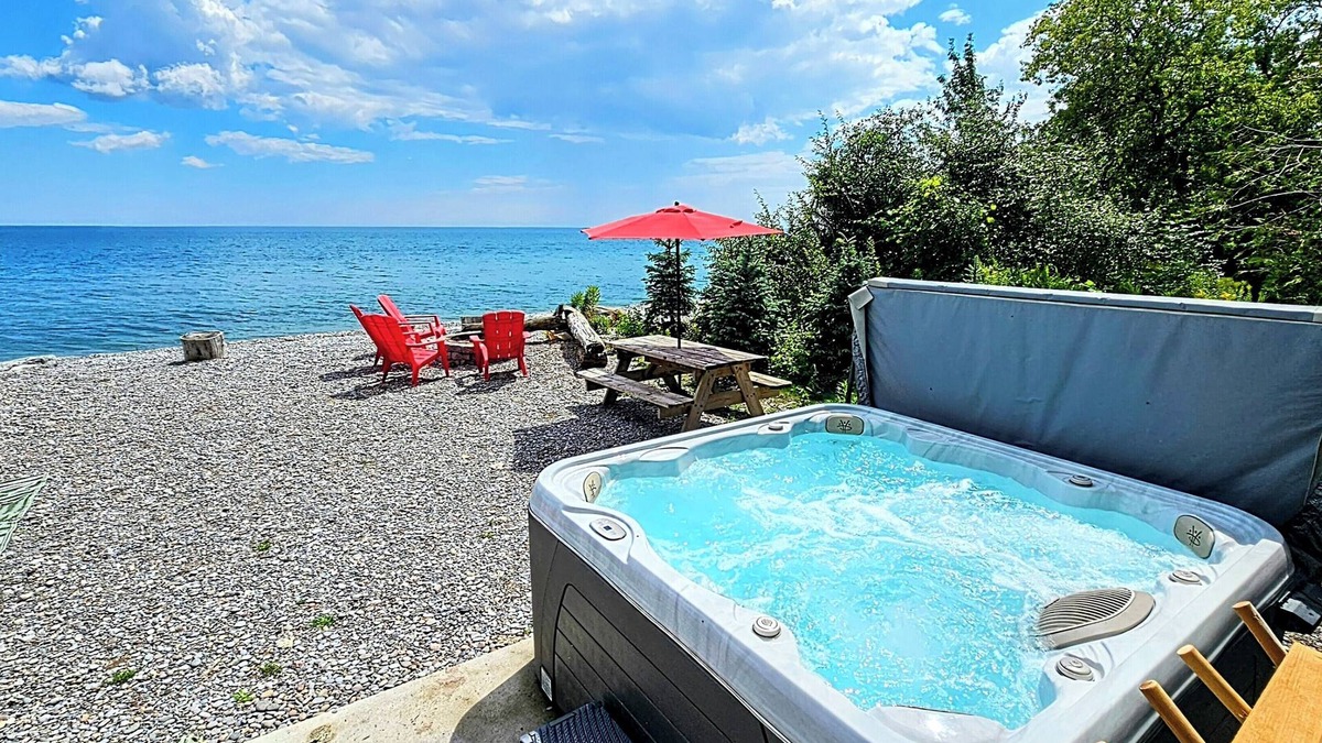 Bowmanville Cottage | nExperience Blissful Lakeside Living: Retreat with Stunning Views, Beach Access