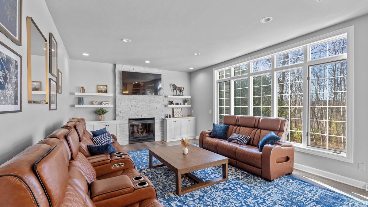 Green Bay House | Next Level~100K Game Room~ Sleeps 20~ Pool~Spa