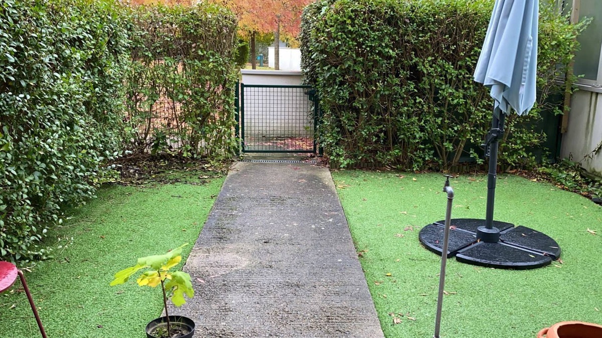 Cergy Apartment | Next to Paris very cute green house in a smart Area