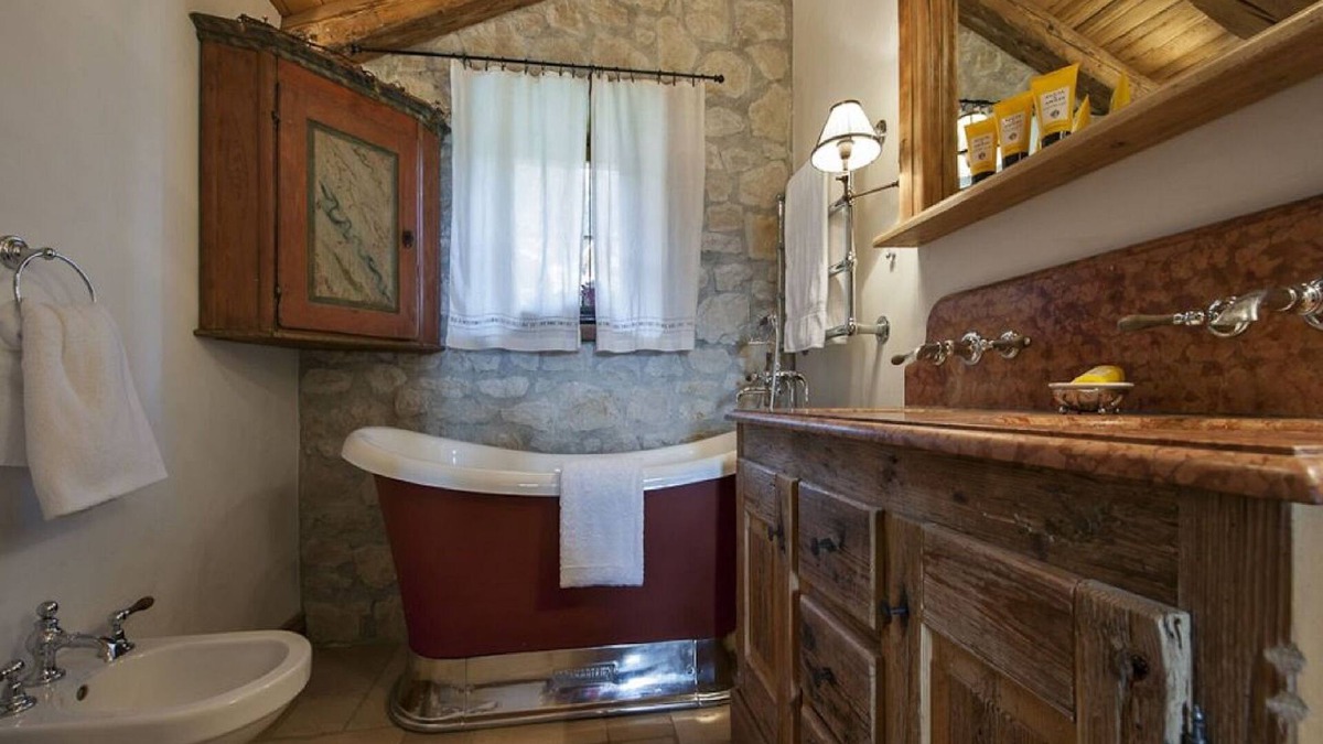 Vodo Cadore House | Next to the entrance hall is a small storage room