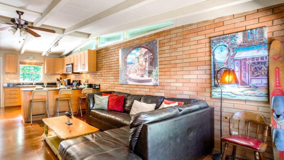 Hancock House | Next to UT, 3 Miles to Downtown, Pet- Friendly