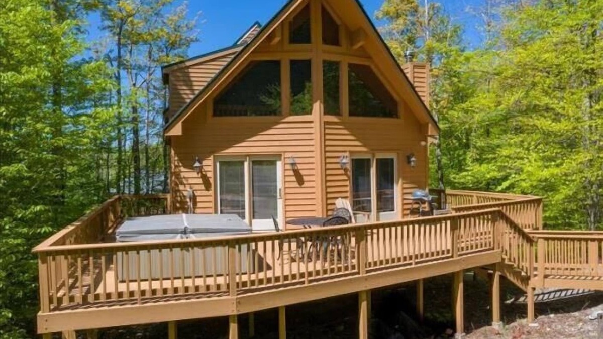 Northface House | NF31-North Face Retreat! Fire Pit! Hot tub! A/C