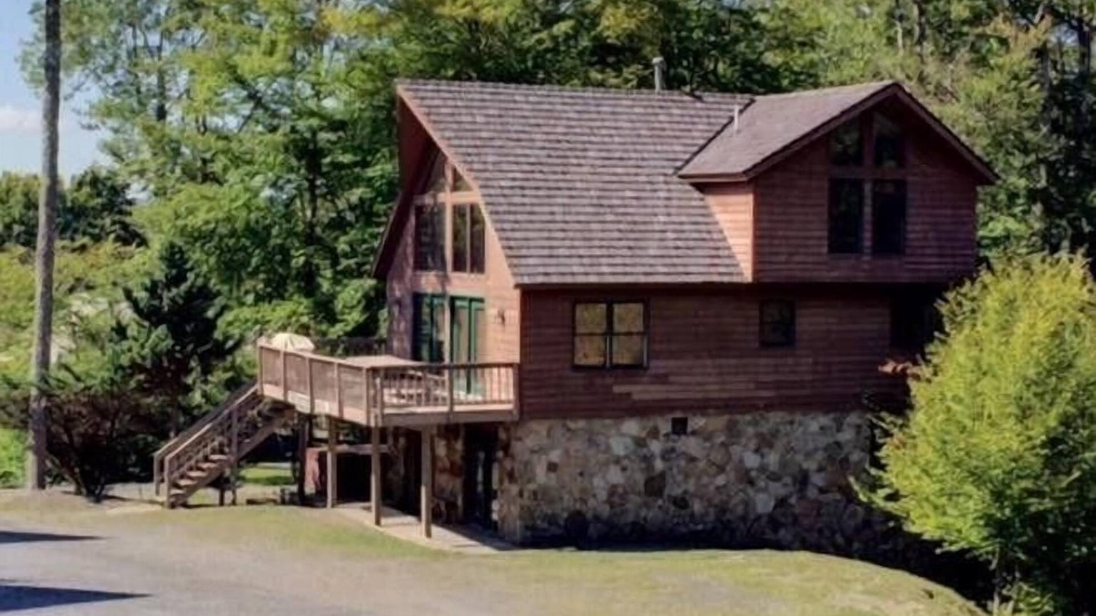 Northface House | NF46- Timberline Retreat! Sleeps 5 couples! Pets Ok!