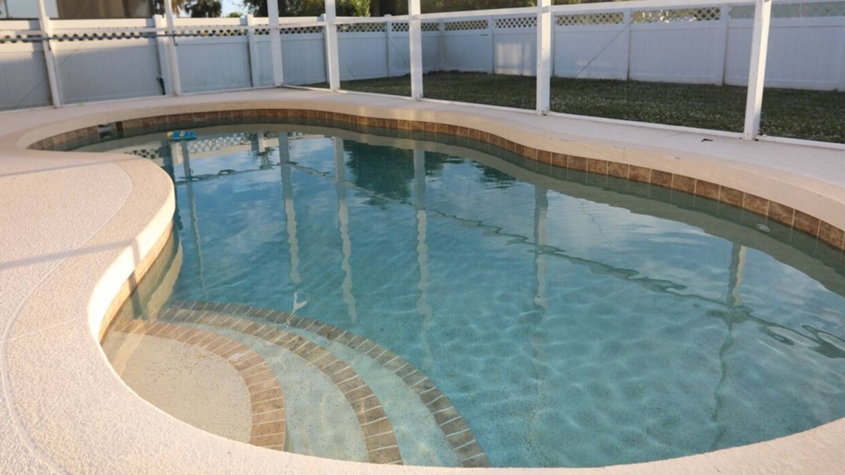Rotonda Heights House | nFamily & Pet Spa-Like Stay Heated Pool & Steam Shower , King Bed, 12 min beach!