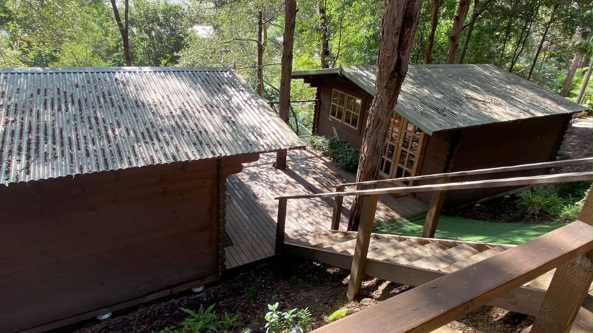 Glenbrook Cabin | nFamily twin cabin in quiet bush setting, 5 mins walk to shops, train and park
