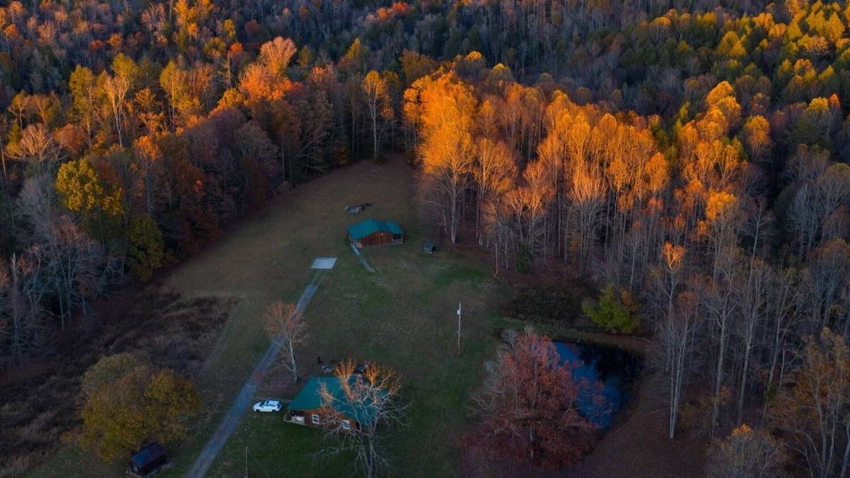 Hico Cabin | nFern Creek Cabins @ New River Gorge, Secluded, White Water, Hiking, Hot Tub.