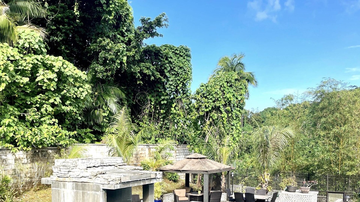 Koror House | Ngermid Oasis - 1 BD Beautiful Loft & Amazing Views