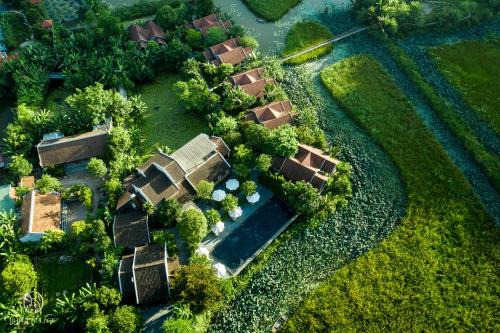 Hoa Lu Resort | Nham Village Resort