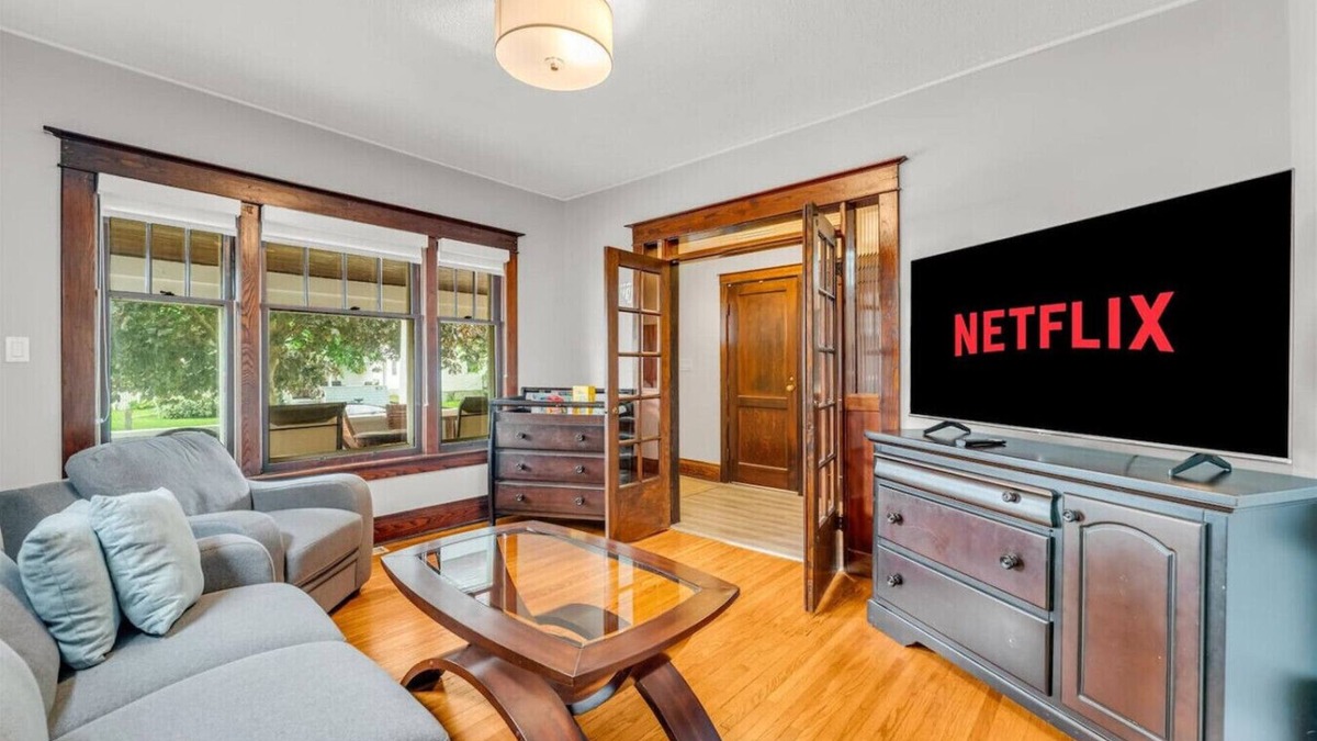 Niagara Falls House | Niagara Falls 3BR | Theatre + Chef’s Griddle