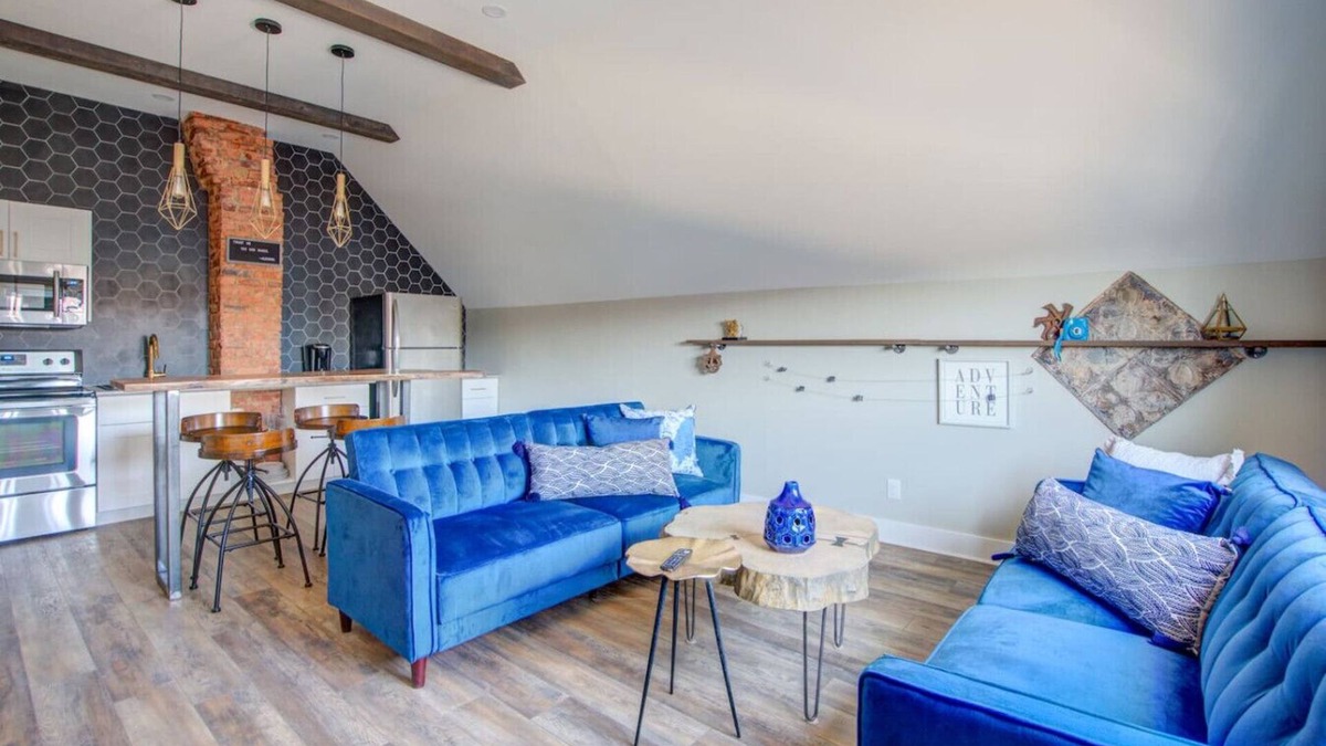 Downtown Niagara Falls Apartment | Niagara Falls Clean and Stylish Loft