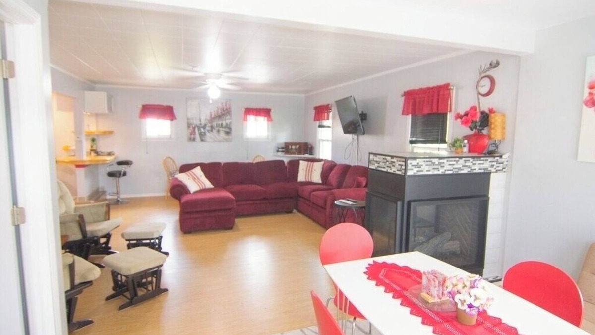 Chippawa Cottage | Niagara Falls cottage, close to all amenities.