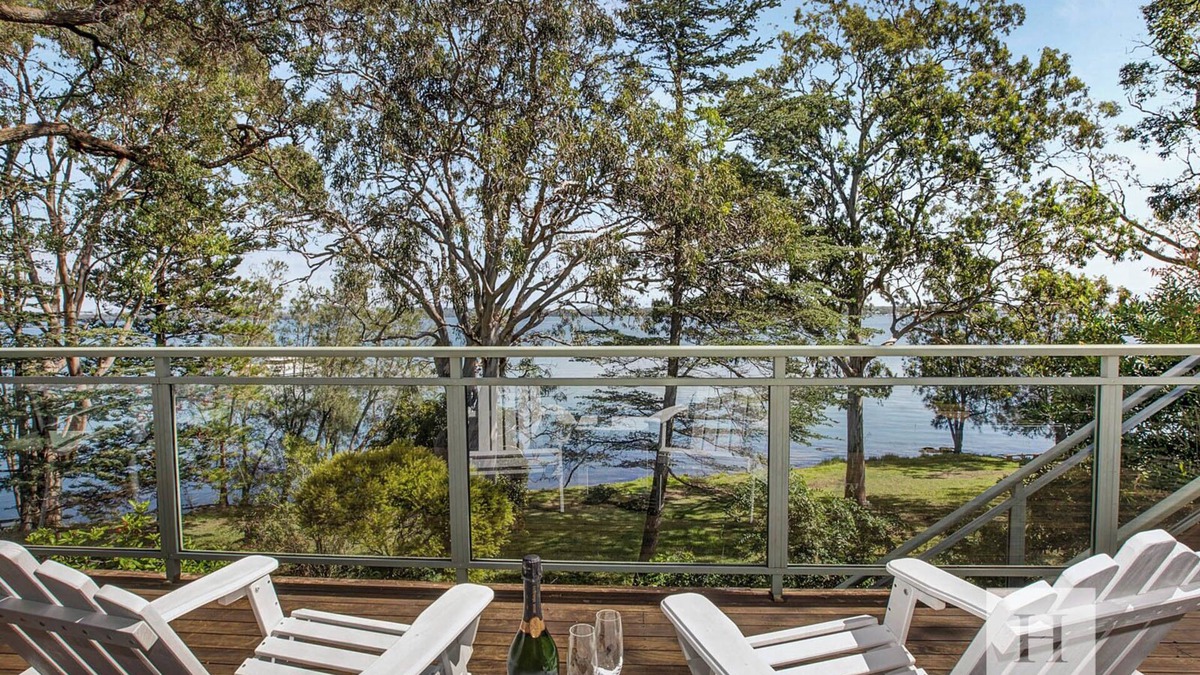 Summerland Point House | Niaroo Lakeside - Family Friendly Waterfront Home