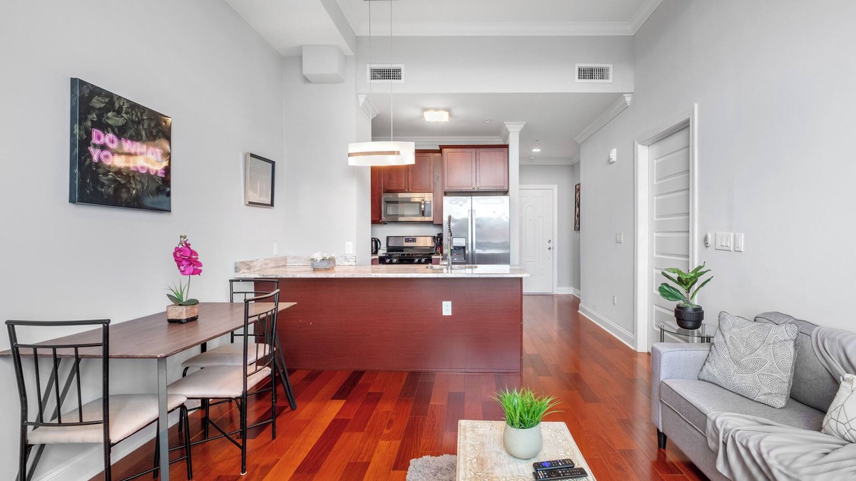 Olde Kensington Apartment | Nice 1 Bdrm Luxury Flat