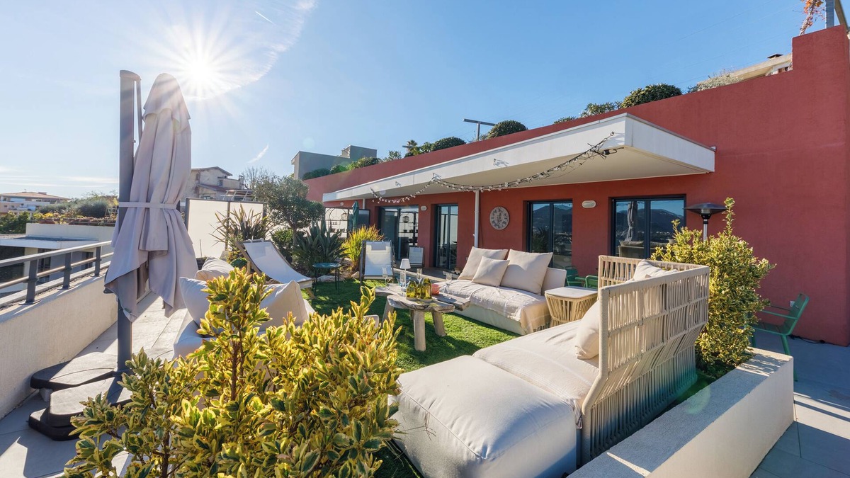 Saint-Sylvestre Apartment | NICE 130m2 Terrace with PANORAMIC VIEW, Swimming Pool, Free Parking, A/C, WIFI