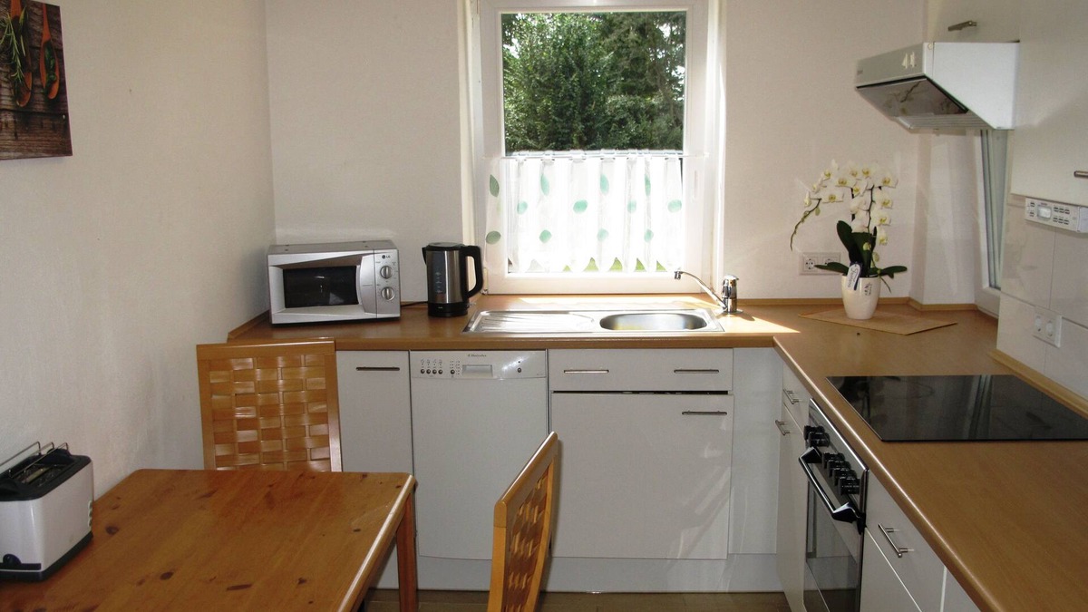 Hetterscheidt Apartment | nice 2 bedroom apartment near Dusseldorf, quiet and central location with sunny balcony