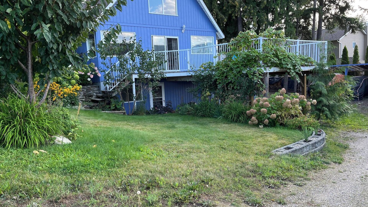 Salmon Arm House | Nice 2-bedroom walk-in suite in Salmon Arm. Private parking and beautiful yard.