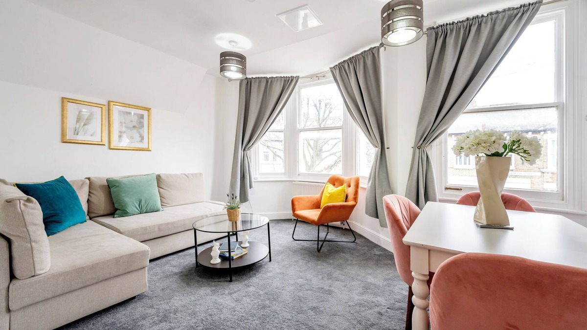 St. Mary's Park Apartment | Nice 3 bed flat near Chelsea