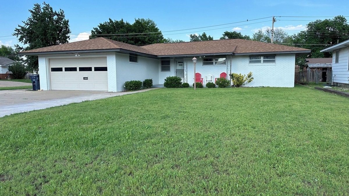 Enid House | Nice 3 Bedroom, 1.5 bathroom Chickasaw House