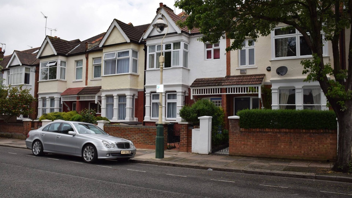 Walpole Apartment | Nice 3 Bedroom Apartment - Ealing - 7 minute walk to Tube station