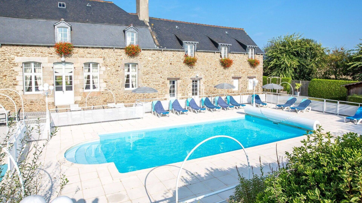 Saint-Jouan-des-Guerets Apartment | Nice apartment for 5 guests with pool, WIFI, TV, terrace and parking