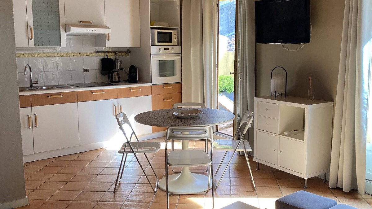 Cassis Apartment | Nice air-conditioned apartment, heart of the village, 2nd floor