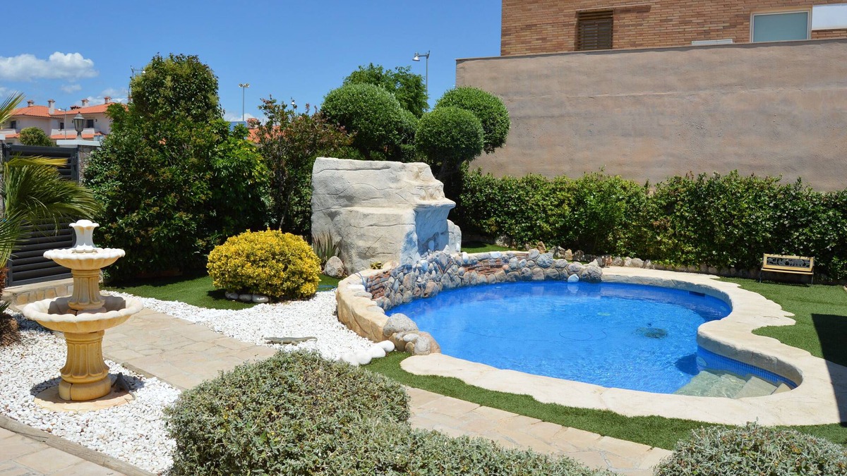 L'Hospitalet de l'Infant Ski Chalet | NICE AND QUIET VILLA, PRIVATE POOL, BBQ, A/C, NEAR THE BEACH