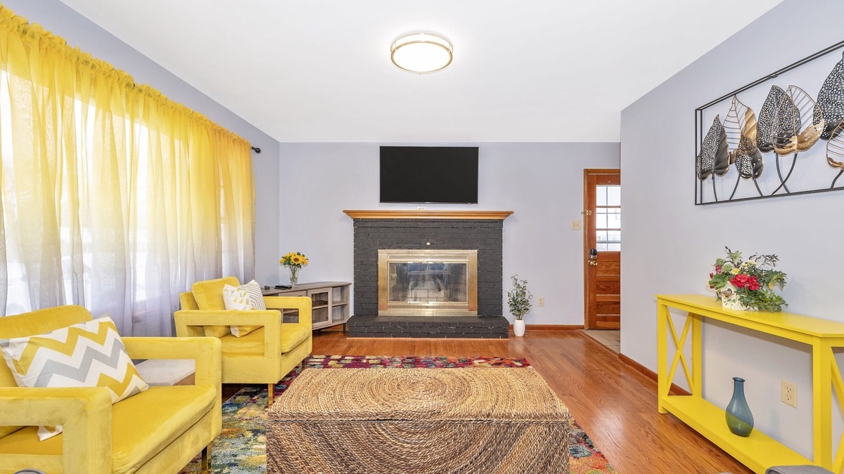 Hagerstown House | Nice and modern decor, 4BR 3BA, remodeled