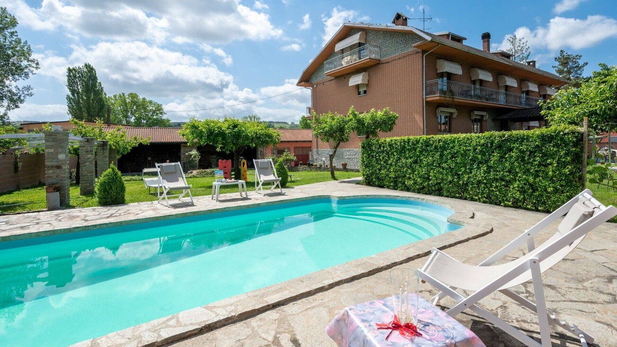 Castagnole delle Lanze Apartment | Nice apartment for 4 people with pool, WIFI, A/C, TV, patio and parking
