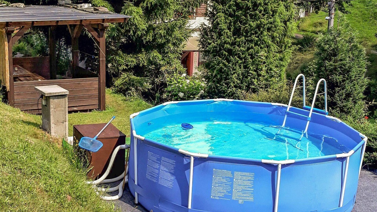Starkov Villa | Nice apartment in villa for 4 guests with WIFI, pool, TV, patio and pets allowed
