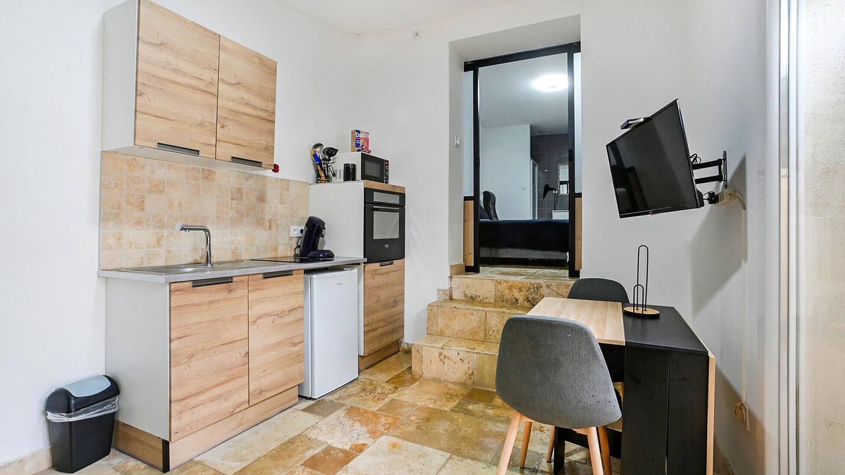 Jonquieres-Saint-Vincent Apartment | Nice apartment in Jonquières-Saint-Vince