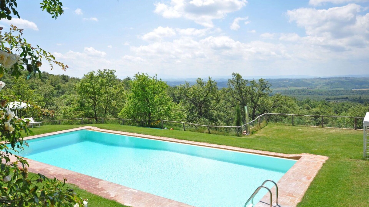 Castelnuovo Berardenga Apartment | Nice apartment for 3 guests with WIFI, pool, pets allowed, panoramic view and parking