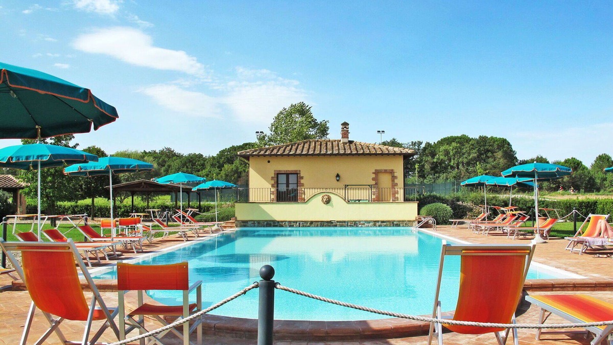 Rigutini Apartment | Nice apartment for 2 people with A/C, WIFI, pool, TV, patio, pets allowed and parking