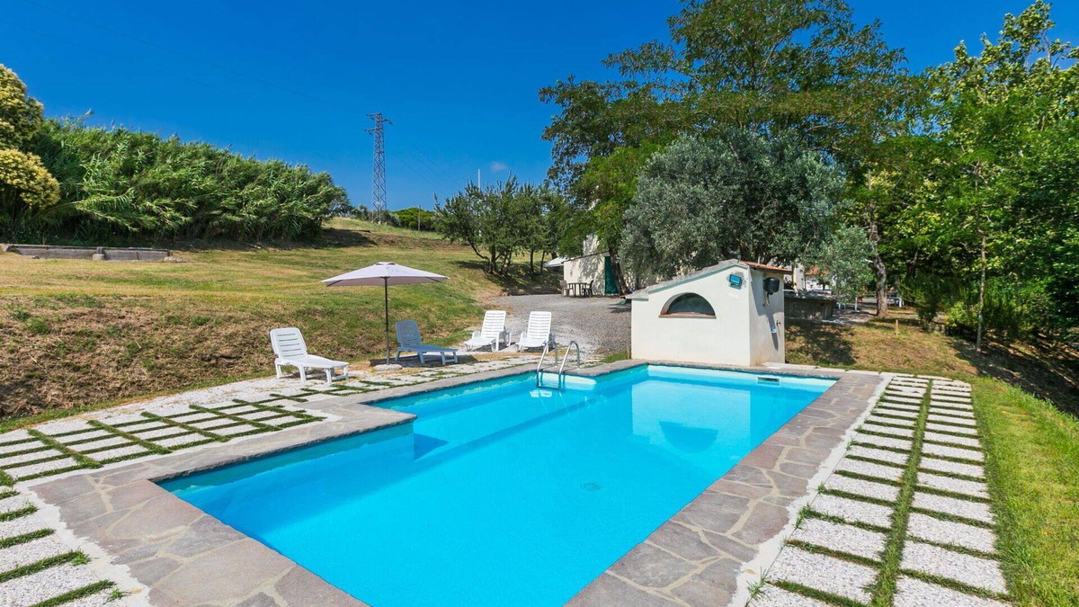 Rosignano Marittimo Villa | Nice apartment in villa for 10 guests with pool, TV, pets allowed and parking