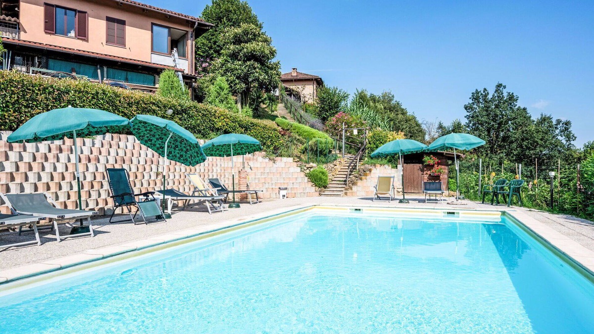 Cortazzone Villa | Nice apartment in villa for 4 guests with pool, WIFI, TV, patio, pets allowed and parking