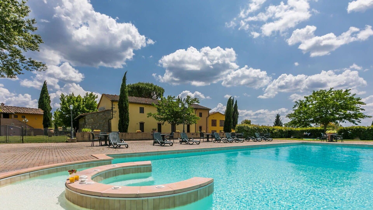 Limite Sull'Arno Villa | Nice apartment in villa for 4 people with pool, A/C, WIFI, TV and parking