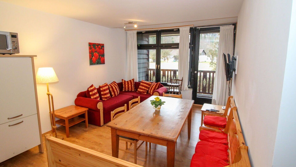 Muhldorf Apartment | Nice apartment for 8 guests with WIFI, TV, balcony and parking