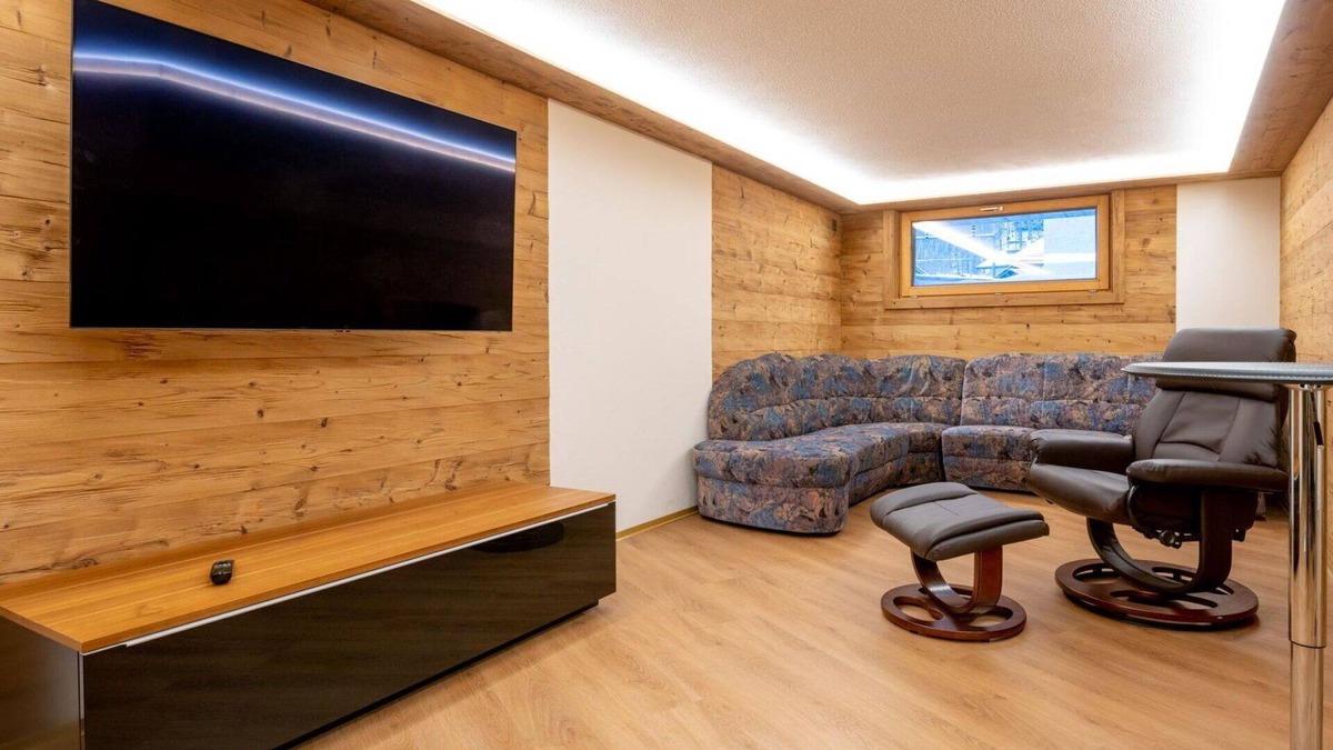 Saas Almagell Apartment | Nice apartment for 6 guests with hot tub, WIFI, TV and balcony