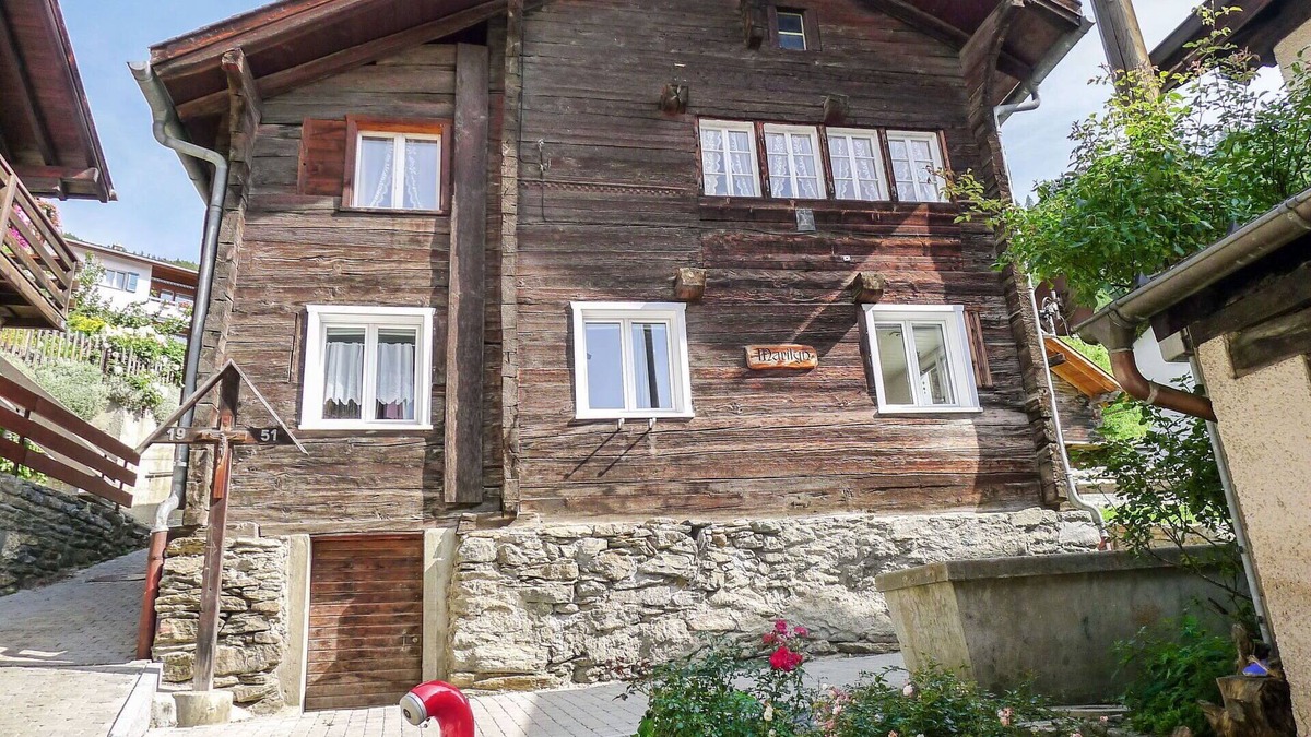 Visperterminen Apartment | Nice apartment for 5 guests with WIFI, TV, patio, pets allowed and parking