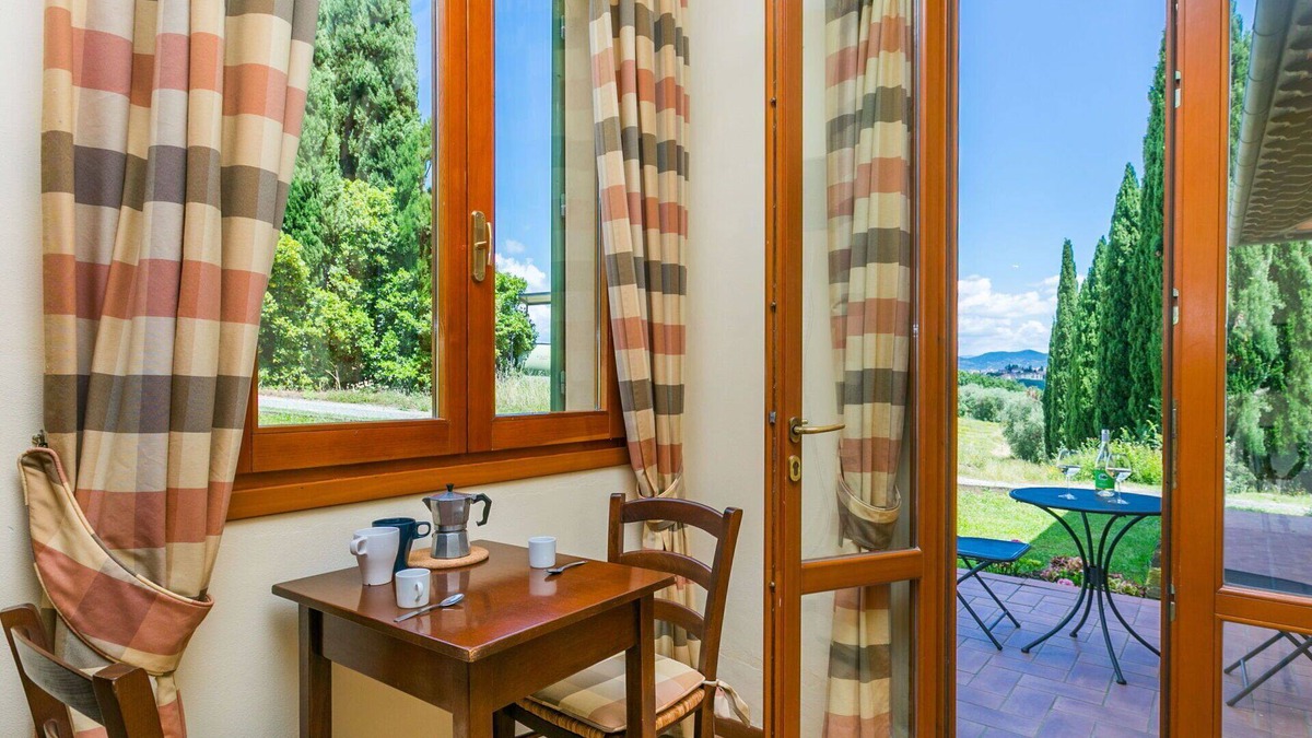 Cerreto Guidi Apartment | Nice apartment for 4 people with pool, A/C, WIFI, TV, pets allowed and parking