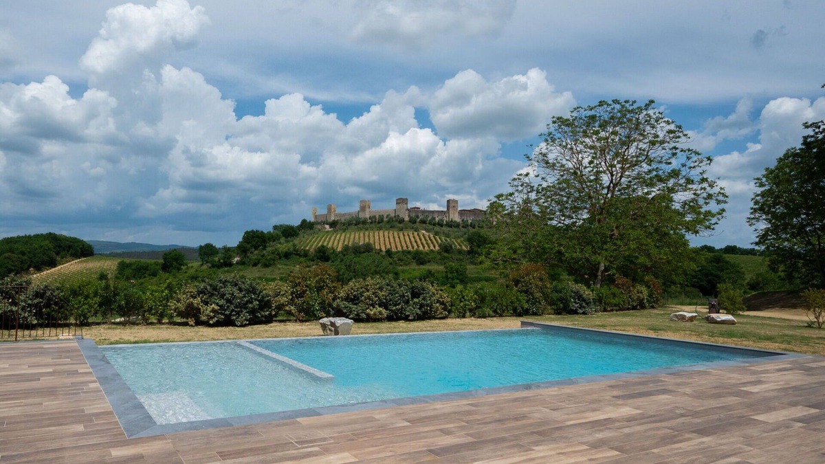 Monteriggioni Apartment | Nice apartment for 4 guests with pool, WIFI, A/C, TV, pets allowed and parking, close to Siena