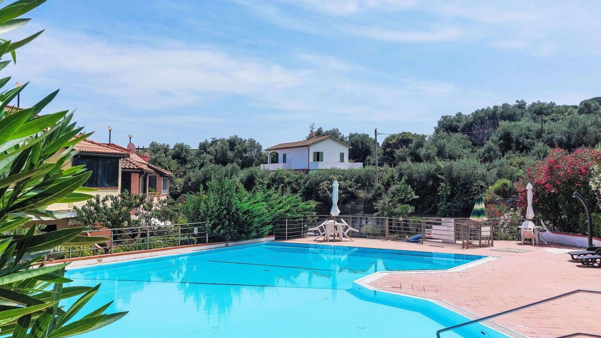 Pantai Apartment | Nice apartment for 6 guests with pool, WIFI, TV, terrace and parking