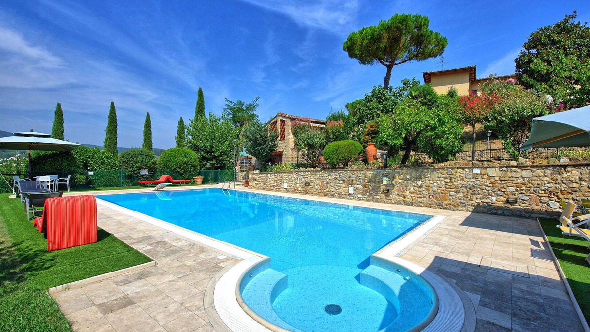 San Gimignano Apartment | Nice apartment for 2 people with pool, A/C, WIFI, TV, panoramic view and parking