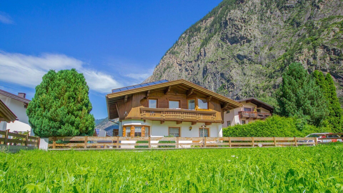Umhausen Apartment | Nice apartment for 4 people with WIFI, TV, balcony and parking